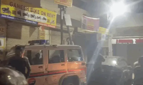 अनप्लान कैफे से साउंड सिस्टम जब्त, संचालक हिरासत में: तेज साउंउ बजाने पर देर रात क्षेत्रवासियों का हंगामा, चांदपोल में जाडा गणेशजी स्थित कैफे का मामला