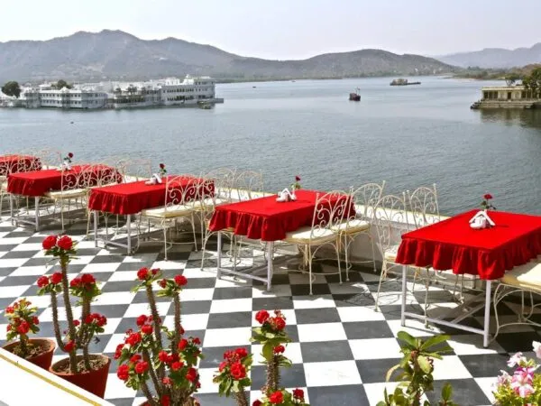 वैलेंटाइन वीक में तैयारी: शाम यादगार बनाने के लिए पर्यटक भी बुक करा रहे रूफ टॉप