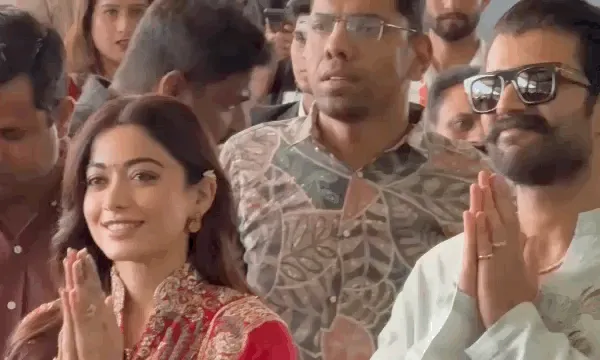 पहली बार पति के साथ दिखीं ‘पुष्पा’ की हीरोइनः उदयपुर एयरपोर्ट पर फैंस को दिया फ्लाइंग किस, सिर झुकाकर कहा थैंक्स, हैदराबाद में होगा रिसेप्शन