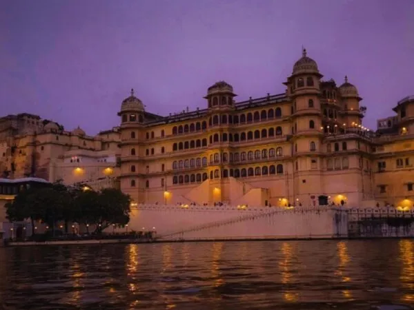 टूरिस्ट के लिए होटल के साथ होमस्टे पेइंग गेस्ट की सुविधाः अब मकान मालिक 5 की जगह 8 कमरों की ले सकेंगे अनुमति; केयरटेकर भी संभाल सकता