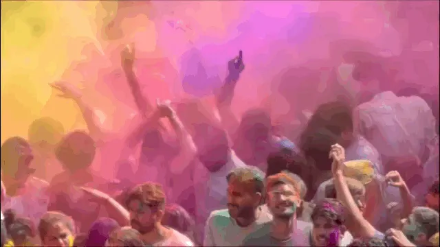 उदयपुर में जगदीश चौक पर उड़ी गुलाल, डीजे पर झूमे युवा,  देशी-विदेशी टूरिस्ट ने भी जमकर फेंका रंग