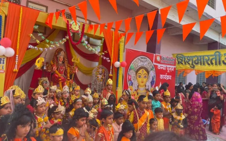 शौर्य और भक्ति का अनूठा संगम शिशुभारती गुरुकुलम् में कल होगा भव्य ‘शस्त्र गरबा’ का आयोजन..